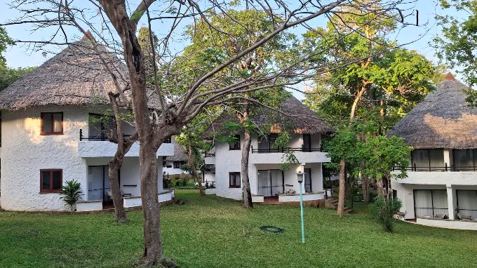 SAFARI BEACH HOTEL