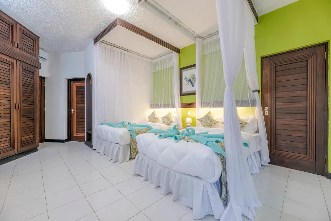 SAFARI BEACH HOTEL